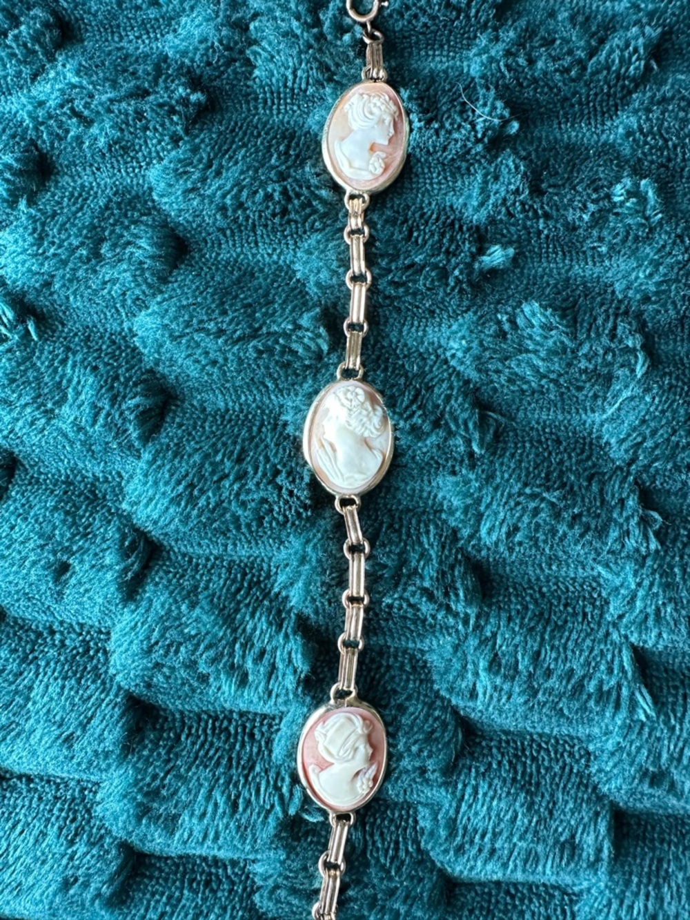 Cameo Link Bracelet in Pink and White
